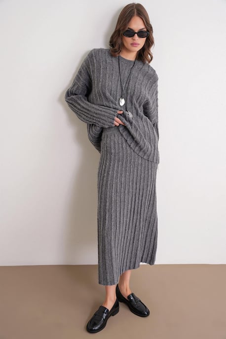 Texturerad Oversized Tröja & Kjol Stickad Set - Image 2