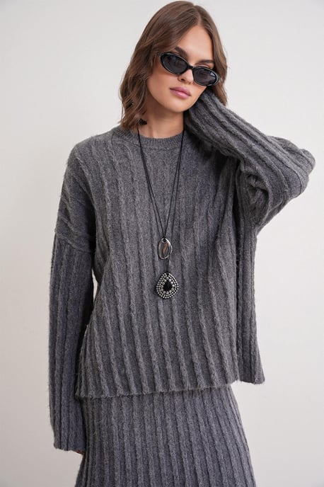 Texturerad Oversized Tröja & Kjol Stickad Set - Image 3