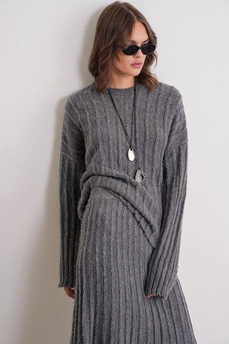 Texturerad Oversized Tröja & Kjol Stickad Set - Image 4
