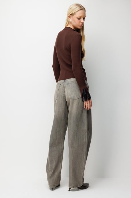 Slim Fit Ribbad Stickad Tröja med Rund Halsringning - Image 5