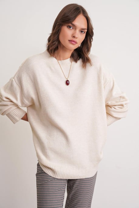 Oversized Knitwear Sweater - Image 3
