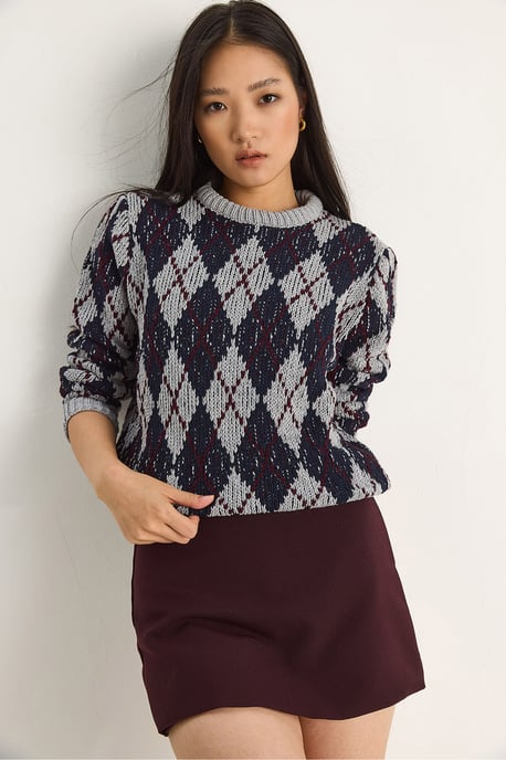 Women’s Crew Neck Knitted Sweater with Diamond Pattern - Image 2