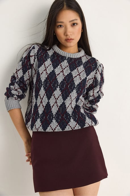 Women’s Crew Neck Knitted Sweater with Diamond Pattern - Image 3