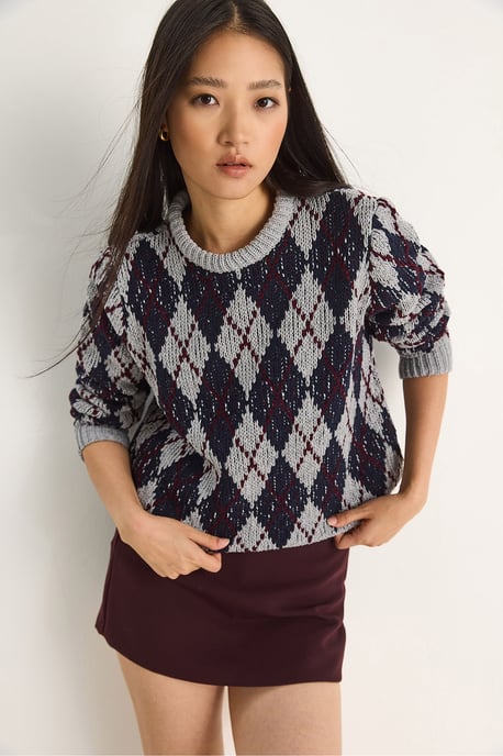 Women’s Crew Neck Knitted Sweater with Diamond Pattern - Image 4
