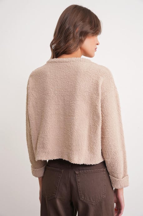 Plush Textured Crop Knit Sweater - Image 5