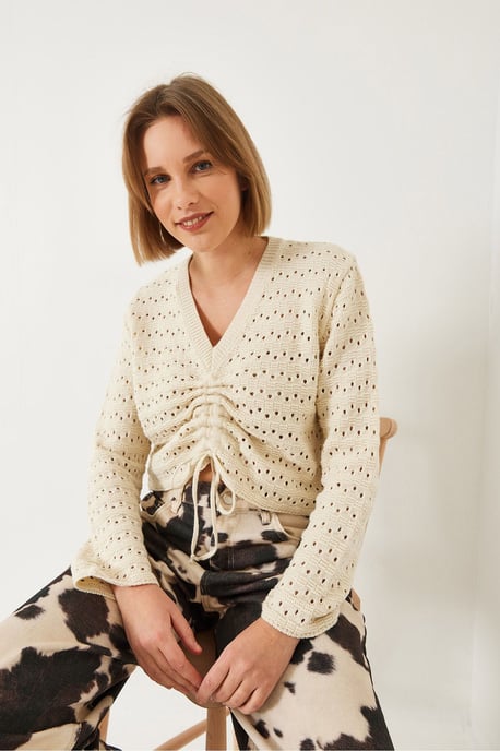 Textured Lace V-Neck Crop Top with Ruffle Detail - Image 2