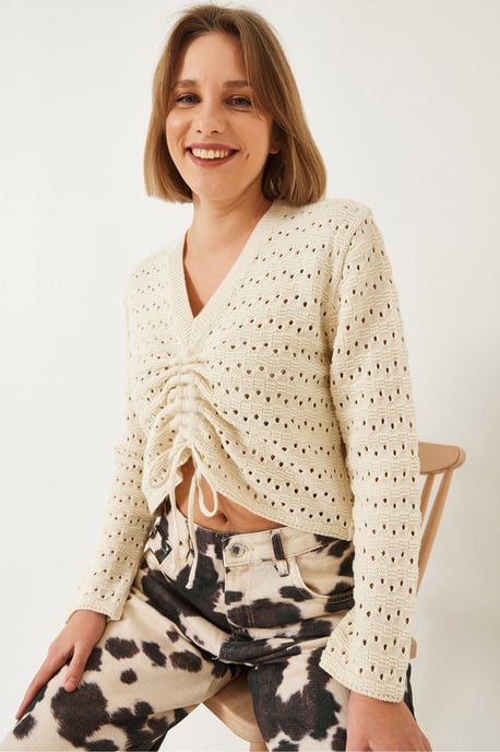 Textured Lace V-Neck Crop Top with Ruffle Detail - Image 4
