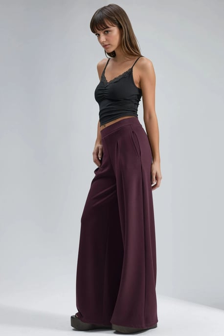 Elastic Waist Pleated Palazzo Pants - Image 4