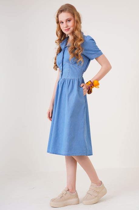Denim Midi-jurk met Shirtkraag en Knopenluiting - Image 4