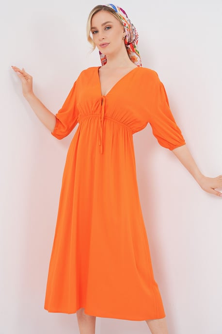 A-Form Fit Midi-jurk met V-hals en binddetail - Image 1