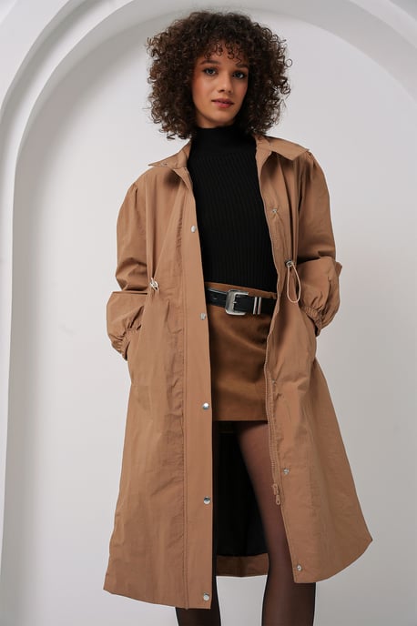 Lång trenchcoat med nedfällt krage - Image 1