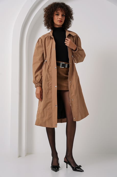 Lång trenchcoat med nedfällt krage - Image 2