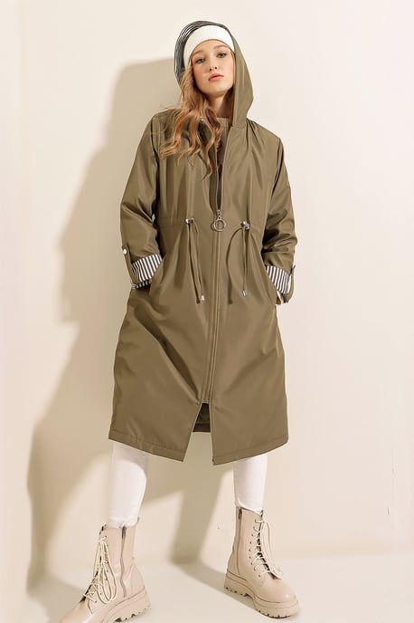 Hooded randig lång trenchcoat med dragsko i midjan - Image 2