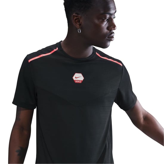 Men's Nike Run Crew Neck Short Sleeve Jersey T-Shirt in Black - Image 1