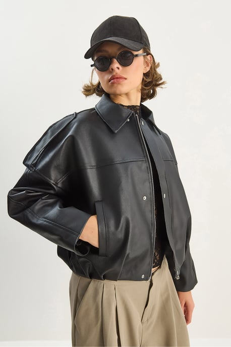 Överdimensionerad jacka i konstläder med dragkedja - Image 4