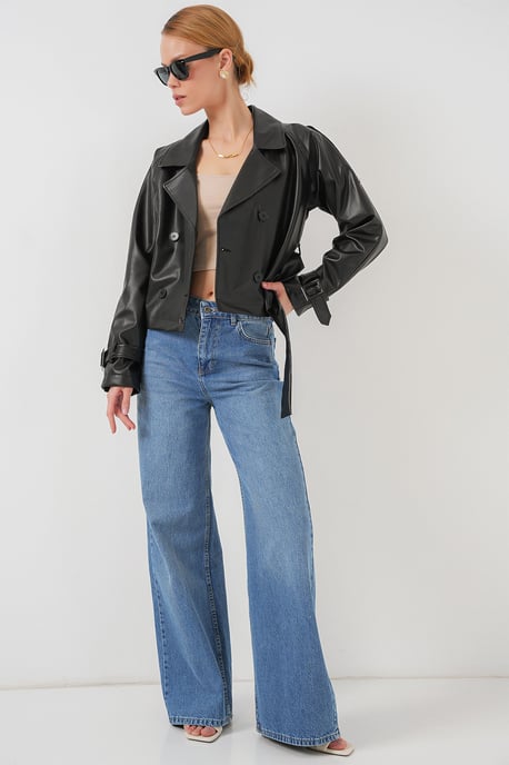 Faux läder oversized bomberjacka med patchdetaljer - Image 2