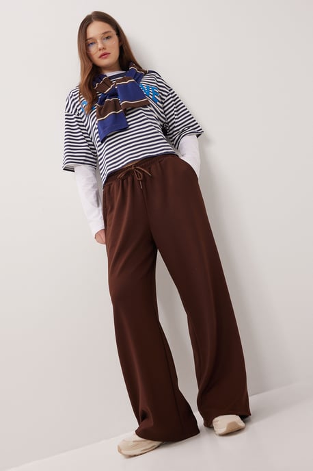 Wide Leg Drawstring Waist Sweatpants - Image 2
