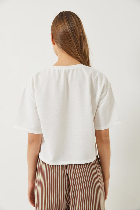 Broderad kortärmad T-shirt med rund halsringning - Image 6