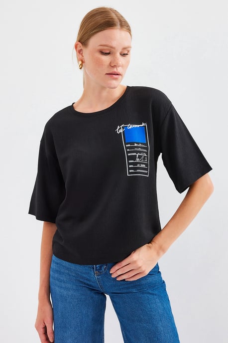 Tryckt kortärmad t-shirt med rund halsringning - Image 3