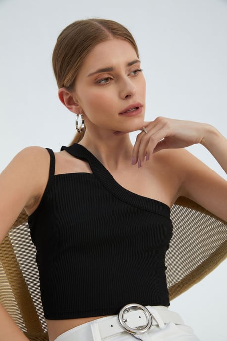 En axel avskuren crop top - Image 4