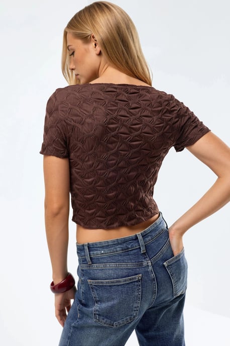 Short Sleeve Textured Boat Neck Slim Fit Crop T-Shirt - Image 4