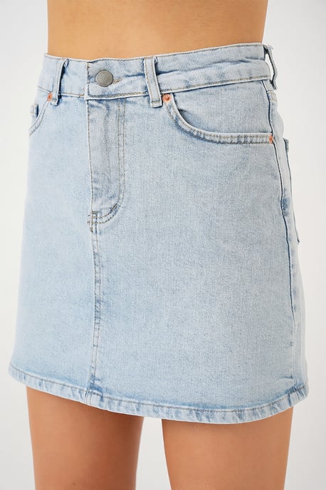 Slim Fit Mini Denimkjol med knappstängning - Image 3