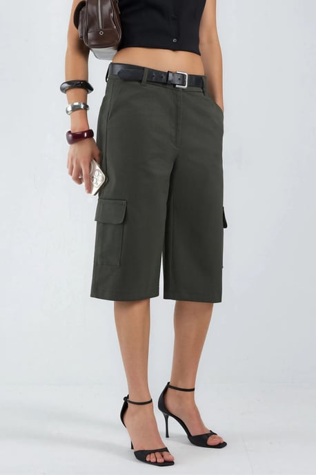 Low Waist Cargo Shorts (Without Belt) - Image 1