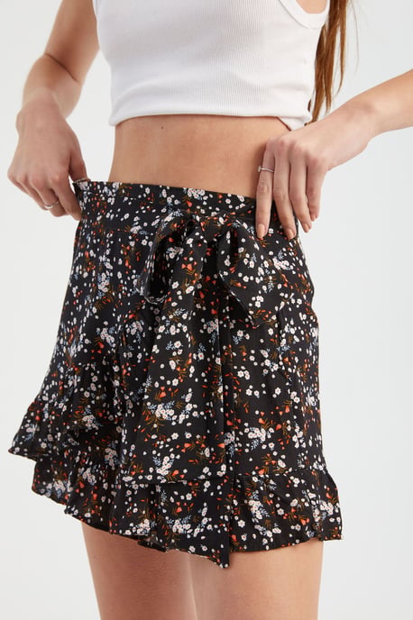 Bloemige Hoge Taille Shorts met een Ceintuur Detail - Image 4