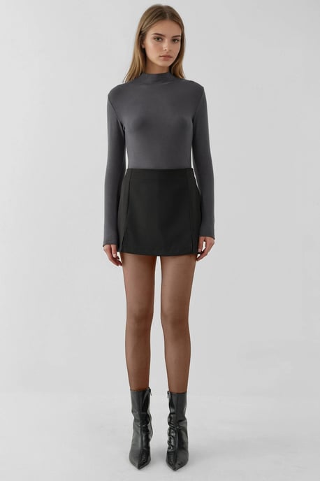 Högmidjade mini shorts med dubbla slitsar - Image 6
