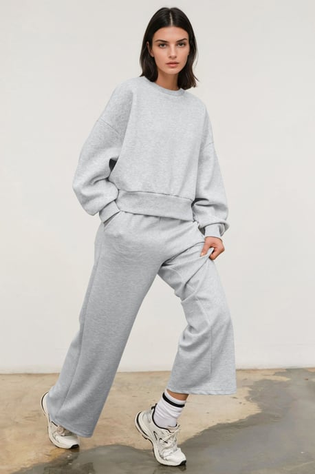 Loose Fit Crew Neck Knitted Raised Sweatshirt - Image 4