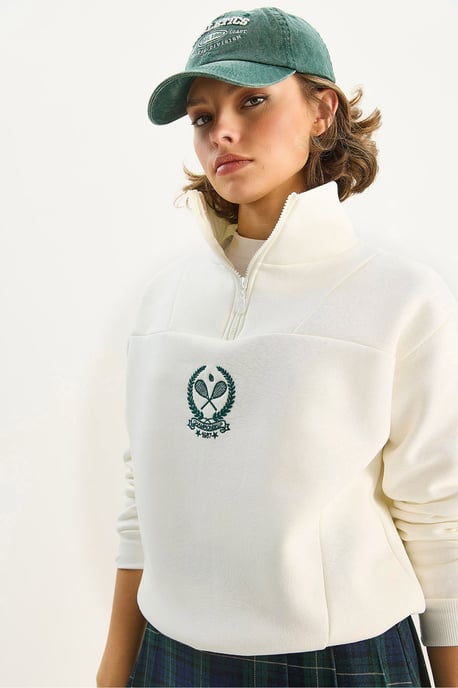 Broderad dragkedja krage sweatshirt - Image 5