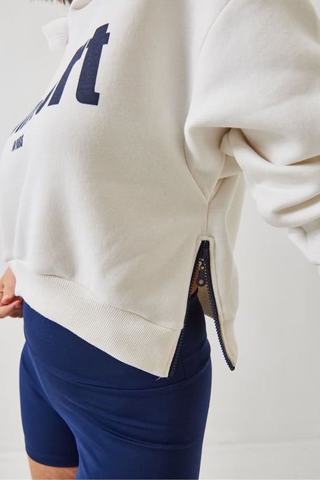 Gewatteerde Oversized Cropped Sweatshirt met Pompon - Image 3