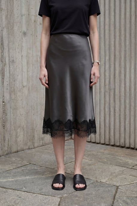 Lace Gedetailleerde Satijnen Midi Rok - Image 2