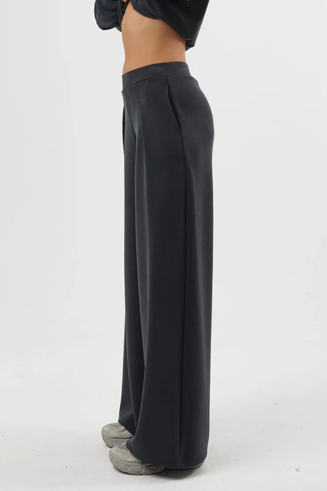 Elastic Waist Pleated Palazzo Pants - Image 3
