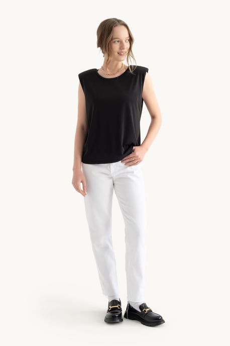 Round Neck Raw Edge Sleeveless Tank Top - Image 3