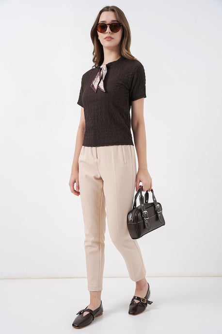 Texturerad Crew Neck Blus med Scarfdetalj - Image 2