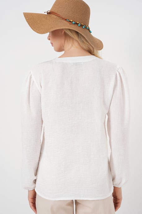 Broderad V-ringad blus med knappar - Image 6