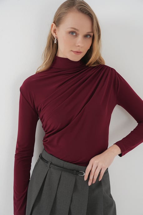 Tajt polokrage blus med draperingsdetalj - Image 3