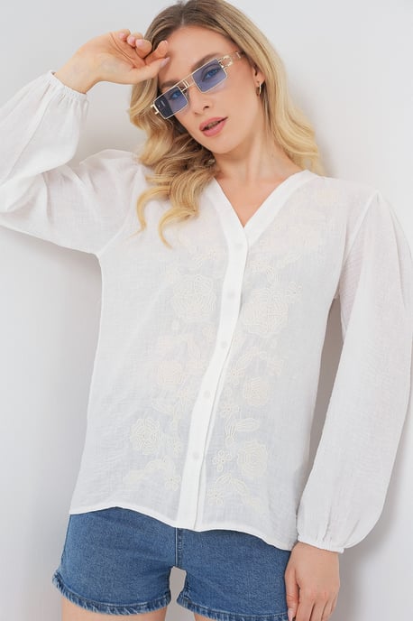 Broderad V-ringad blus med knappar - Image 3