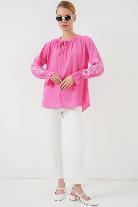 Broderad Blus med Knytning - Image 2