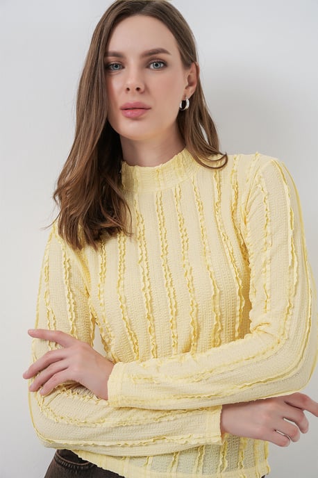 Textured Slim Fit Halve Turtleneck Blouse - Image 4