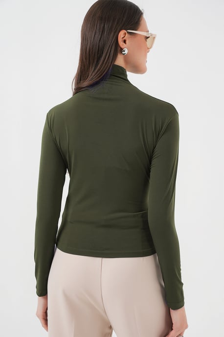 Tajt polokrage blus med draperingsdetalj - Image 3