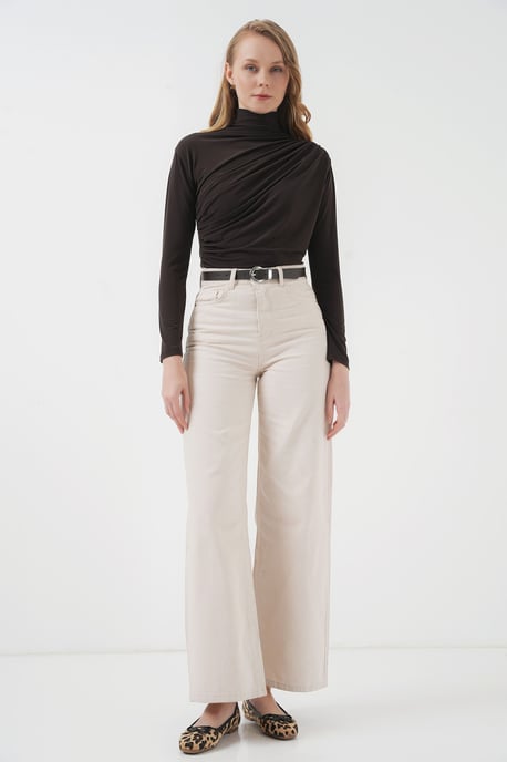 Tajt polokrage blus med draperingsdetalj - Image 2