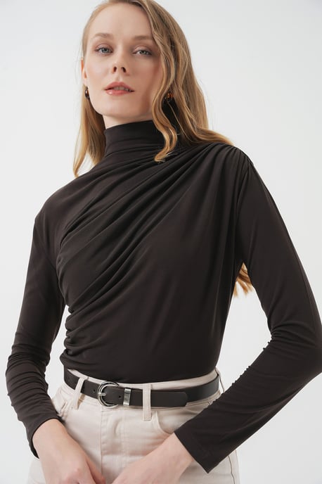 Tajt polokrage blus med draperingsdetalj - Image 3