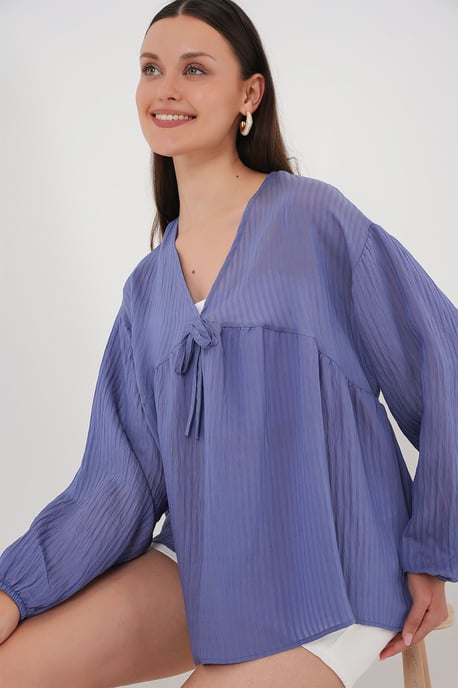 Texturerad Seersucker V-ringad Blus med Slips - Image 3