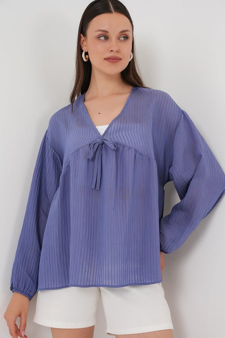 Texturerad Seersucker V-ringad Blus med Slips - Image 4