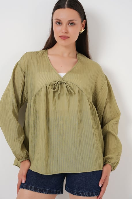 Texturerad Seersucker V-ringad Blus med Slips - Image 1