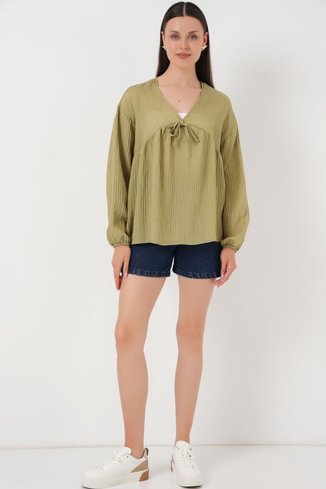 Texturerad Seersucker V-ringad Blus med Slips - Image 2
