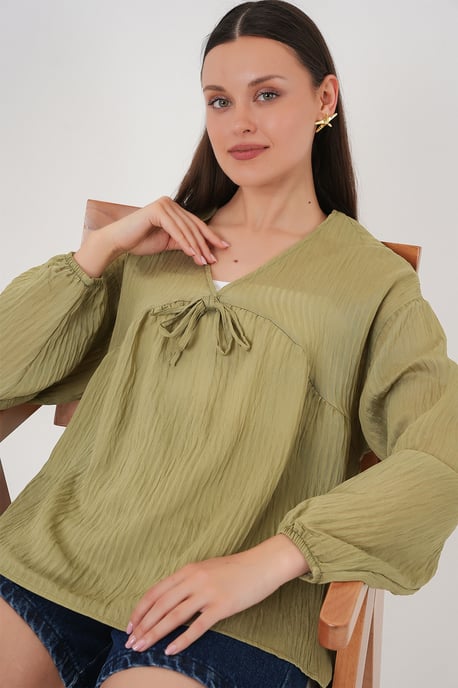 Texturerad Seersucker V-ringad Blus med Slips - Image 4