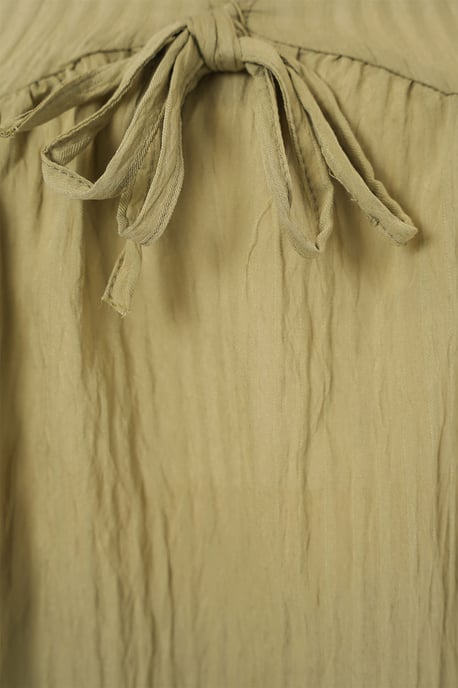 Texturerad Seersucker V-ringad Blus med Slips - Image 5